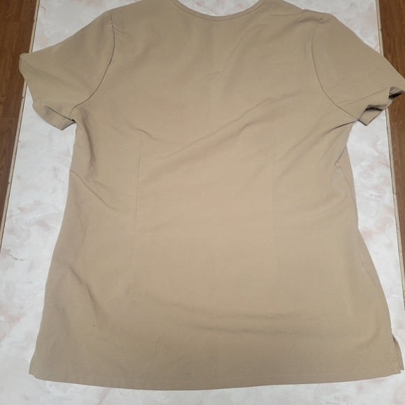 FIGS Catarina scrub top in Tan Size Small,  Desert tan sand Color, One Pocket - Picture 6 of 8